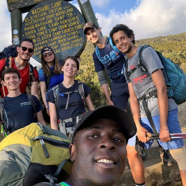 Expedición Emblemática de Safari por Tanzania y Ascenso al Kilimanjaro